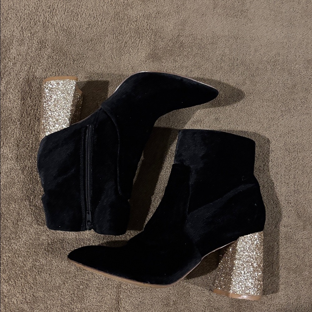 Betsey Johnson Kacey Black Velvet Pointed Toe Ankle Booties - Size 9 - Picture 5 of 11